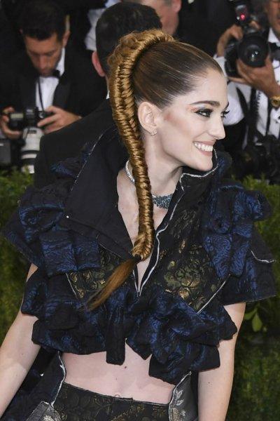 Hollywood'un son gözdesi örgülü saçlar 