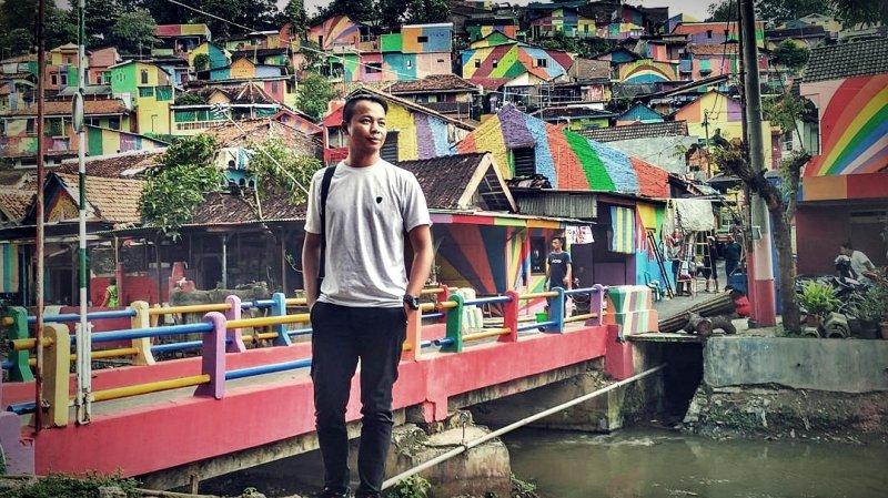 Endonezya'da gecekondu köyü renklere büründü 