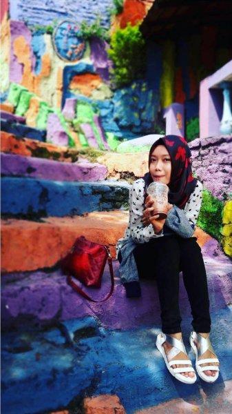 Endonezya'da gecekondu köyü renklere büründü 