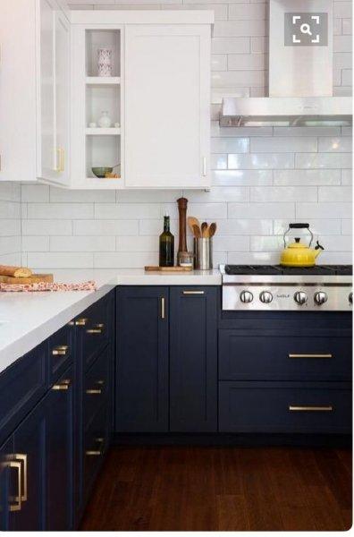 Koyu rengin hakim olduğu mutfak dekorasyonu 