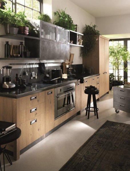 Koyu rengin hakim olduğu mutfak dekorasyonu 