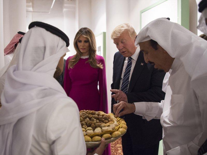 Donald Trump ile Suudi Kral Selman'ın kılıç dansı - Resim 9