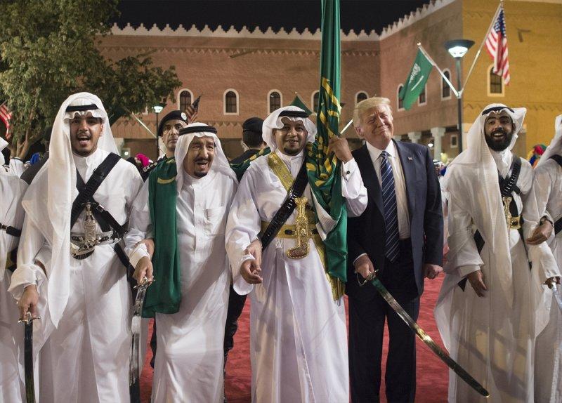 Donald Trump ile Suudi Kral Selman'ın kılıç dansı - Resim 10