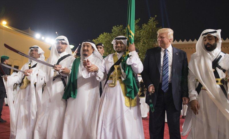 Donald Trump ile Suudi Kral Selman'ın kılıç dansı - Resim 5