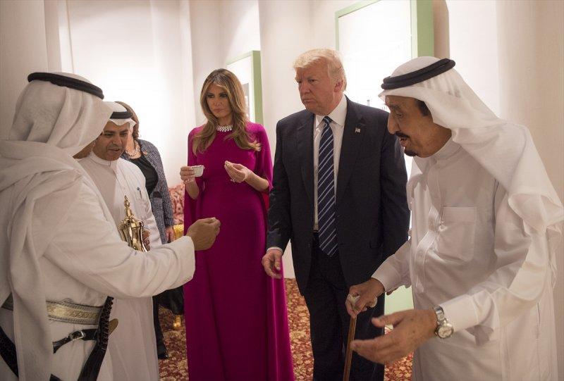 Donald Trump ile Suudi Kral Selman'ın kılıç dansı - Resim 11