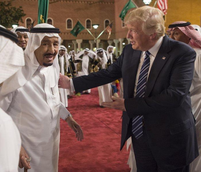 Donald Trump ile Suudi Kral Selman'ın kılıç dansı - Resim 7