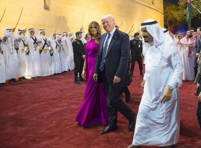 Donald Trump ile Suudi Kral Selman'ın kılıç dansı - Resim 2