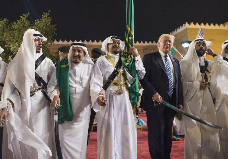 Donald Trump ile Suudi Kral Selman'ın kılıç dansı - Resim 8