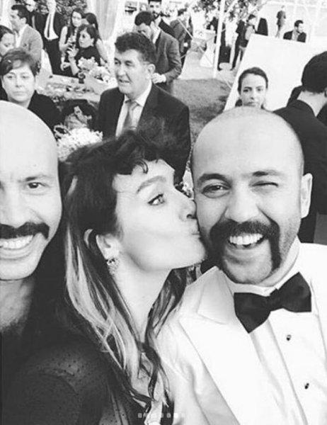 Sarp Akkaya ile Sinem Yalçınkaya evlendi