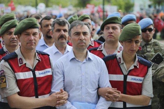 FETÖ'cü darbeciler hakim karşısında