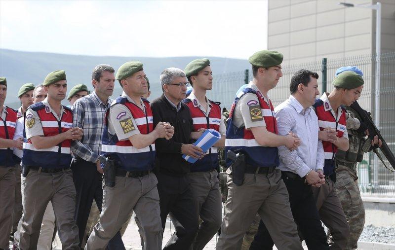 FETÖ'cü darbeciler hakim karşısında