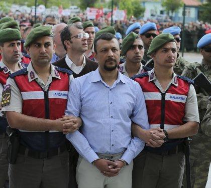 FETÖ'cü darbeciler hakim karşısında