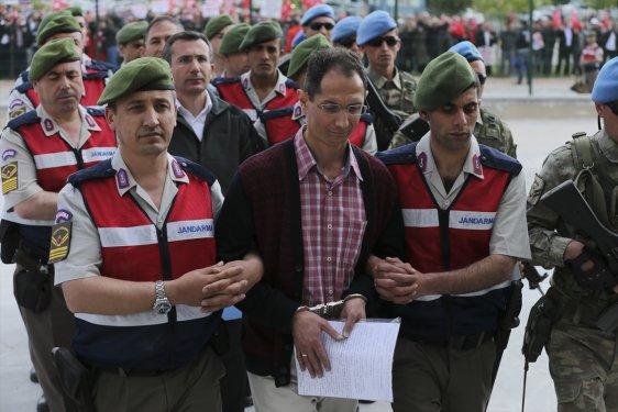 FETÖ'cü darbeciler hakim karşısında