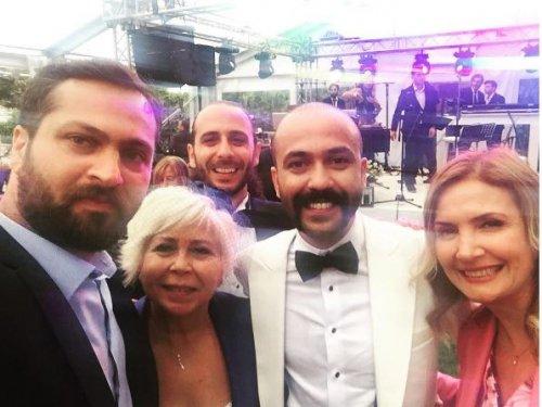 Sarp Akkaya ile Sinem Yalçınkaya evlendi