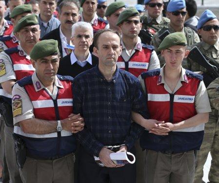 FETÖ'cü darbeciler hakim karşısında