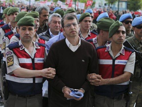 FETÖ'cü darbeciler hakim karşısında