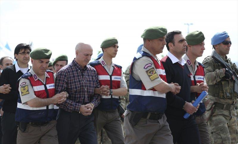 FETÖ'cü darbeciler hakim karşısında