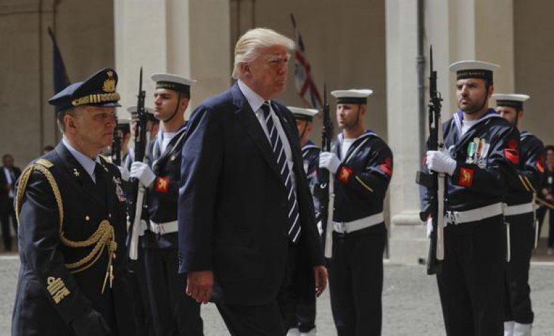 Arabistan'da başını açan First Lady  Vatikan'da kapattı