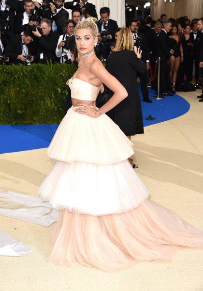 Dünyanın en seksi kadını Hailey Baldwi seçildi 