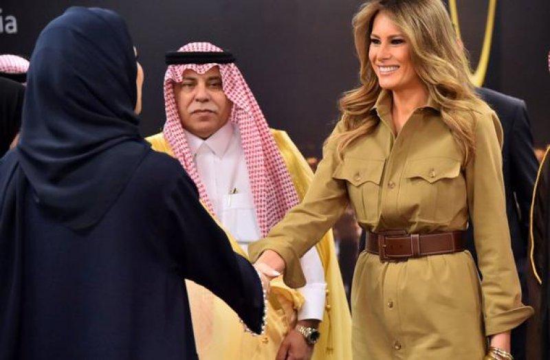 Arabistan'da başını açan First Lady  Vatikan'da kapattı