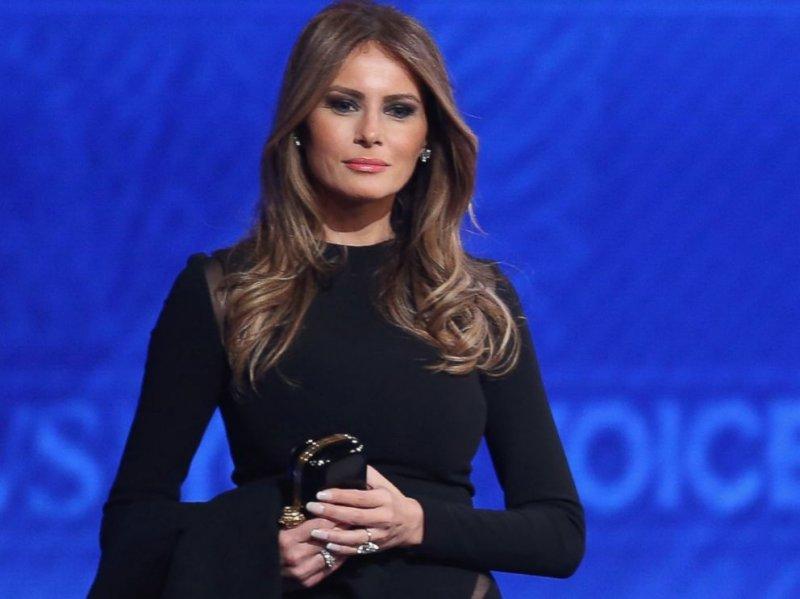 Melania Trump'ın dudak uçuklatan ceketi