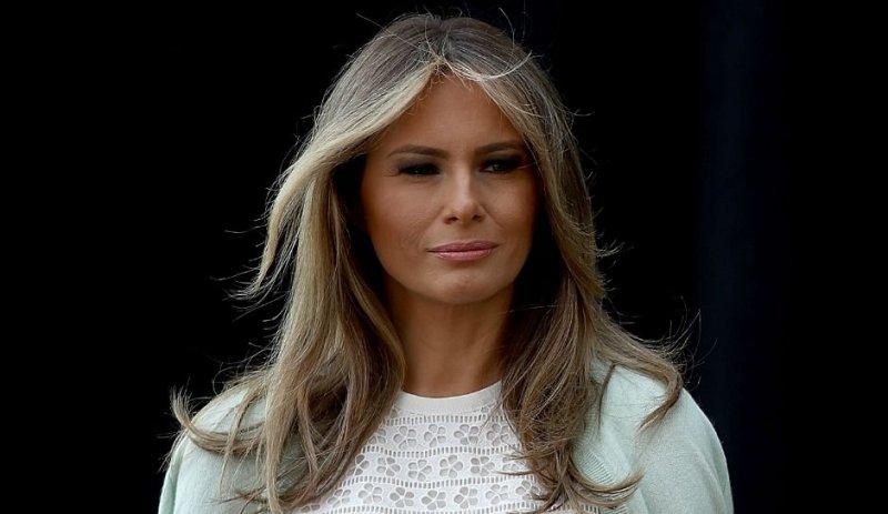 Melania Trump'ın dudak uçuklatan ceketi