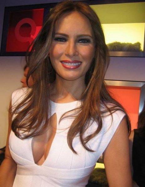 Melania Trump'ın dudak uçuklatan ceketi