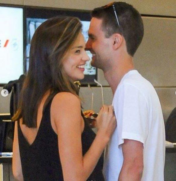 Miranda Kerr Snapchat’in kurucusuyla evlendi 