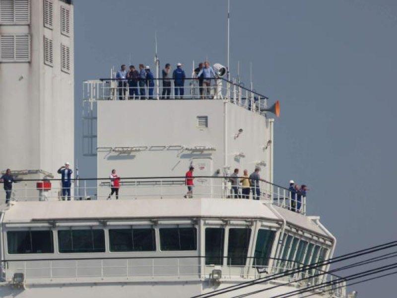 İstanbul Boğazı'ndan geçen dev boru döşeme gemisi