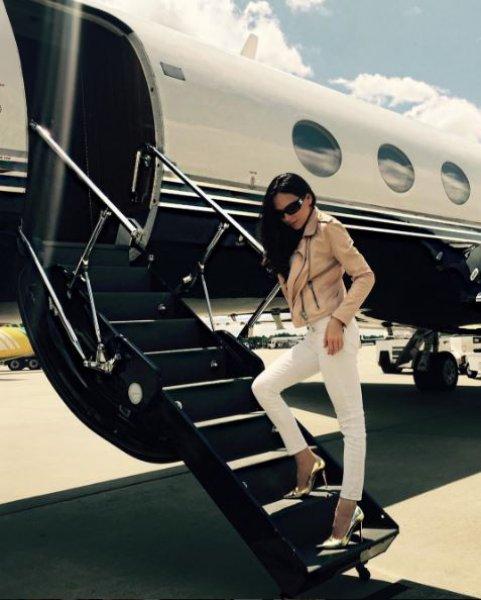 Güzelliğiyle dikkat çeken piyano kraliçesi Lola Astanova