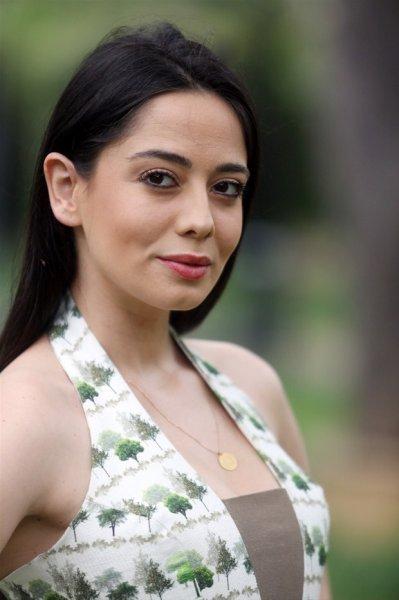 Merve Sevi evleniyor