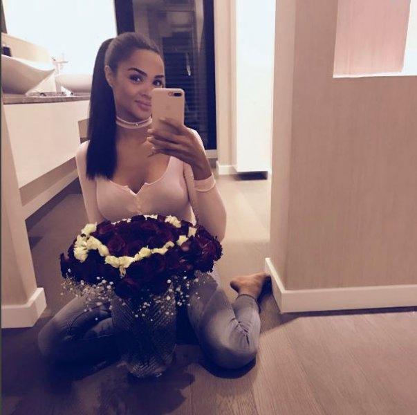 Serhat Akın'ın eşi sosyal medyayı salladı 