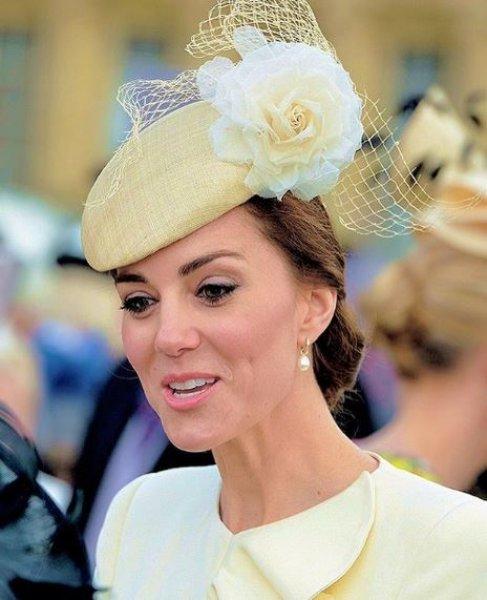 Kate Middleton etrafına neşe saçtı 