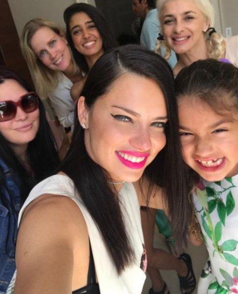 Adriana Lima kapak kızı oldu