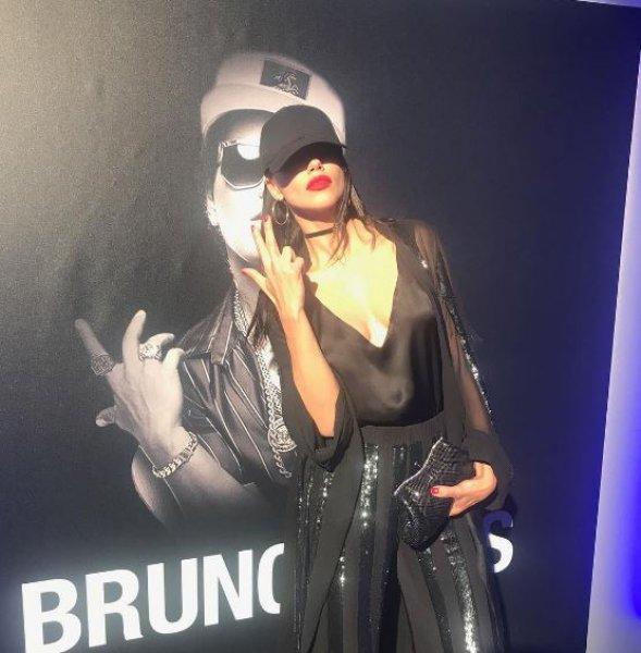 Adriana Lima kapak kızı oldu