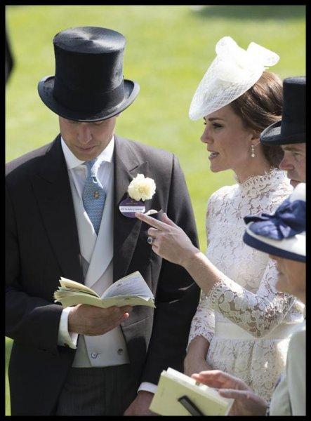 Kate Middleton etrafına neşe saçtı 