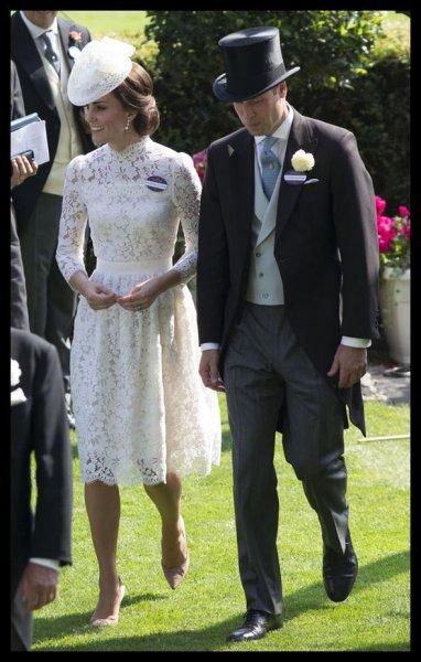 Kate Middleton etrafına neşe saçtı 