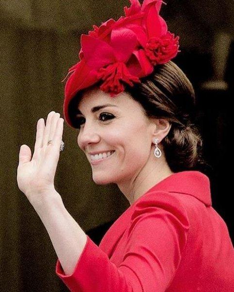 Kate Middleton etrafına neşe saçtı 