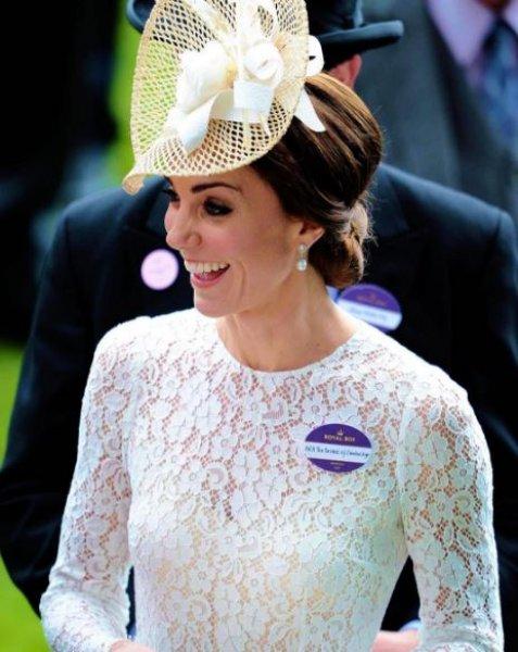 Kate Middleton etrafına neşe saçtı 