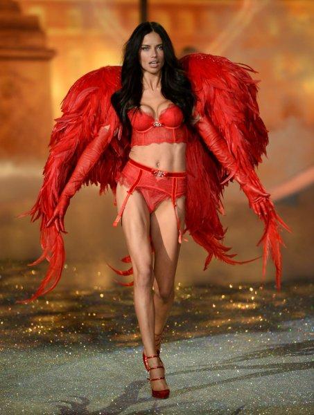 Adriana Lima kapak kızı oldu