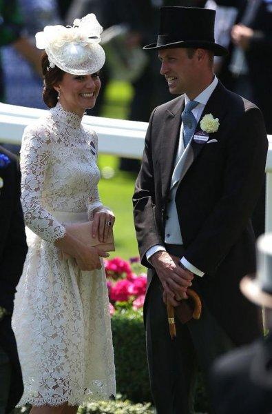 Kate Middleton etrafına neşe saçtı 