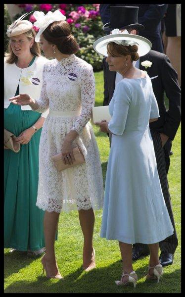 Kate Middleton etrafına neşe saçtı 