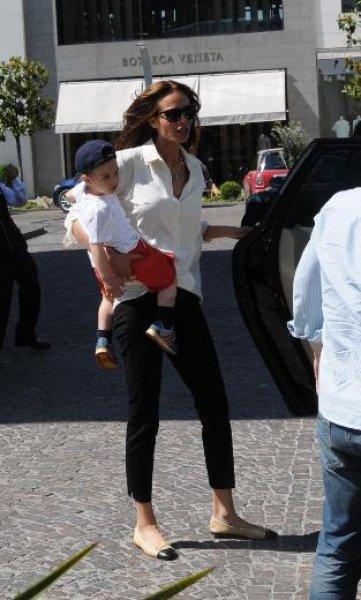 Yaşlanmayan manken Güzide Duran