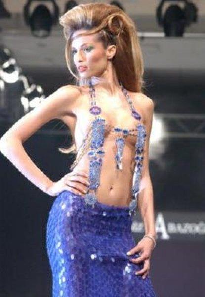 Yaşlanmayan manken Güzide Duran