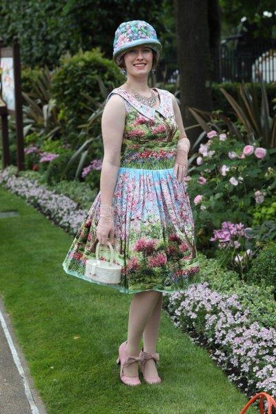 At yarışında şapka şıklığı 