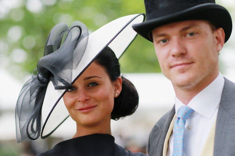 At yarışında şapka şıklığı 