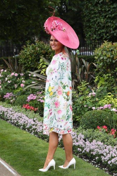 At yarışında şapka şıklığı 