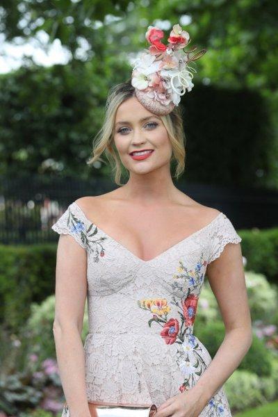 At yarışında şapka şıklığı 