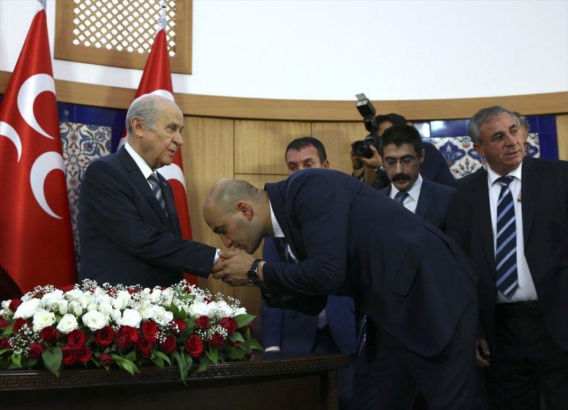 Bahçeli partililerle bayramlaştı