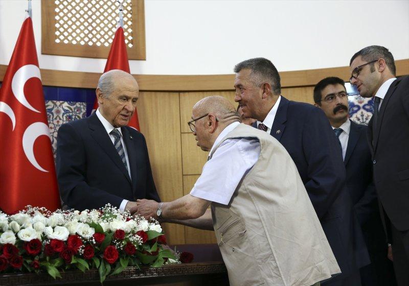 Bahçeli partililerle bayramlaştı